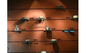 為什么要做誠信經營的文物展柜制作廠家？